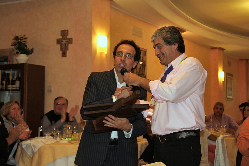 Cenone lupo di legno a Pollarini Riccardo.jpg